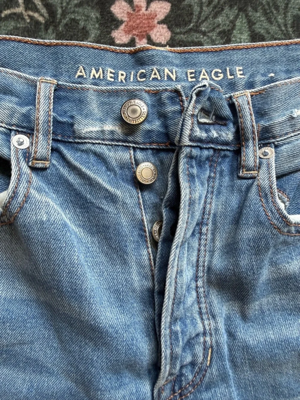 American Eagle Outfitters Light Wash High-Rise Wide Leg Crop Jeans - Picture 6 of 8